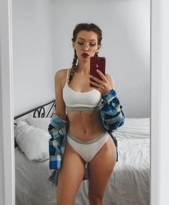 Мое имя - Кристина 💋. Ты ищешь интригующие приключения и яркие эмоции? Тогда ты на правильном пути, ведь я - креативная и умелая индивидуалка. У меня ты найдешь разнообразие услуг, которые доставят тебе незабываемое удовольствие 💦. Абсолютно безопасное сопровождение для воплощения твоих самых сокровенных фантазий. Фото в профиле подтверждают мою реальность и красоту 😍. Мои клиенты ценят высокий уровень сервиса и всегда оставляют положительные отзывы 🌟. Жду тебя в Москве 🌆, чтобы показать, на что я способна 😉! Раисочка